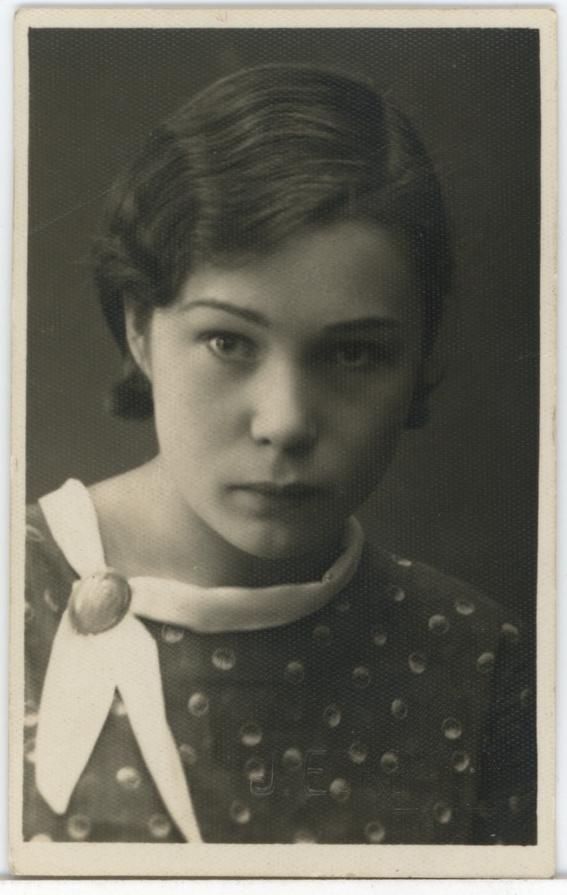 Tartu Ühis-kommertsgümnaasiumi õpilane, portreefoto