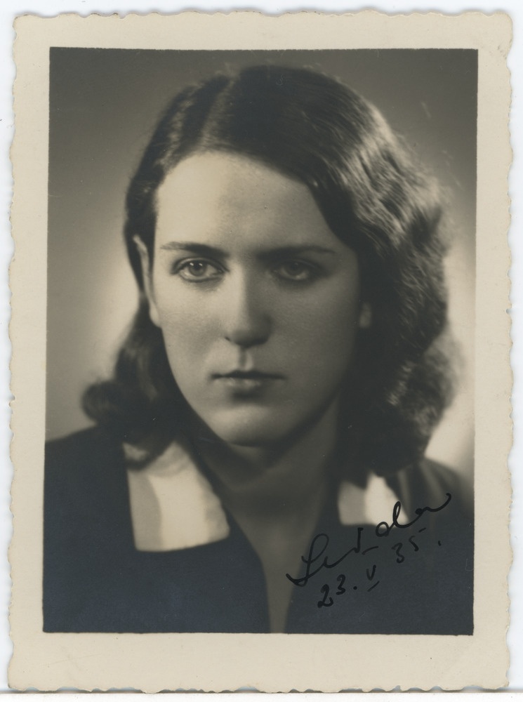 Tartu Ühis-kommertsgümnaasiumi abiturient Leida, portreefoto