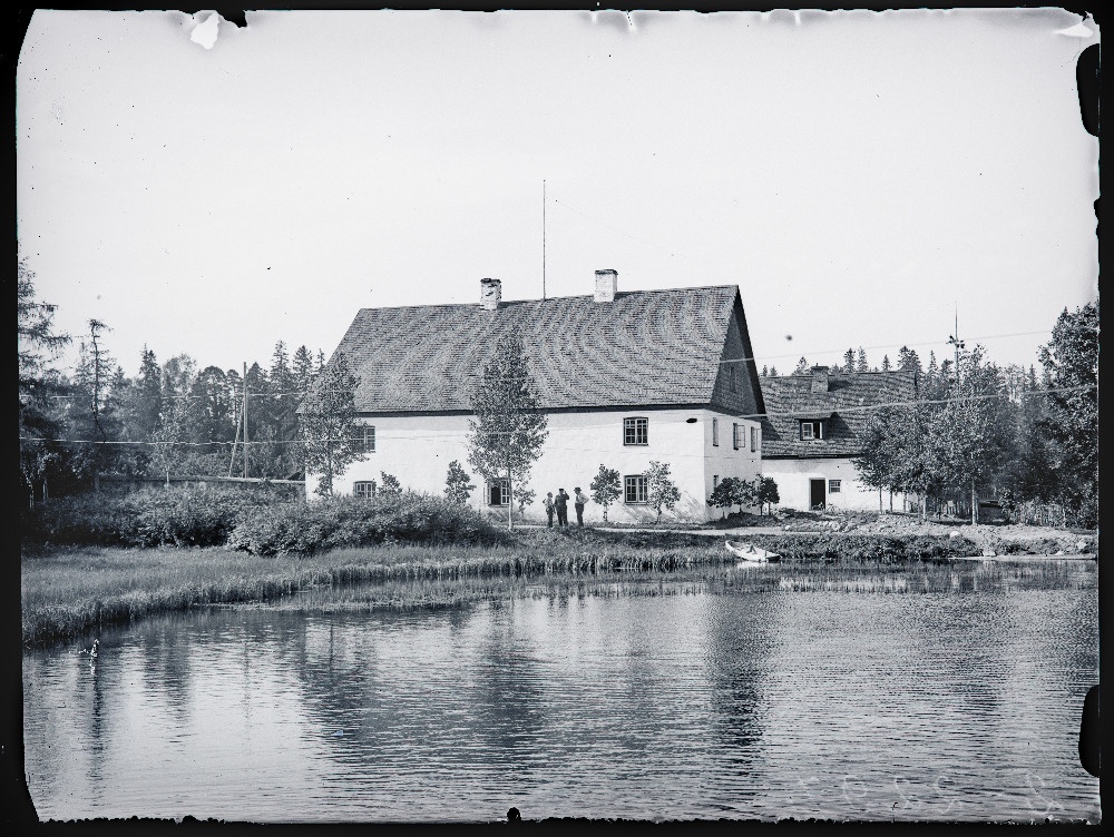 Jäneda Põhja-Eesti Põllutöökeskkooli õpilaste ühiselamu.
