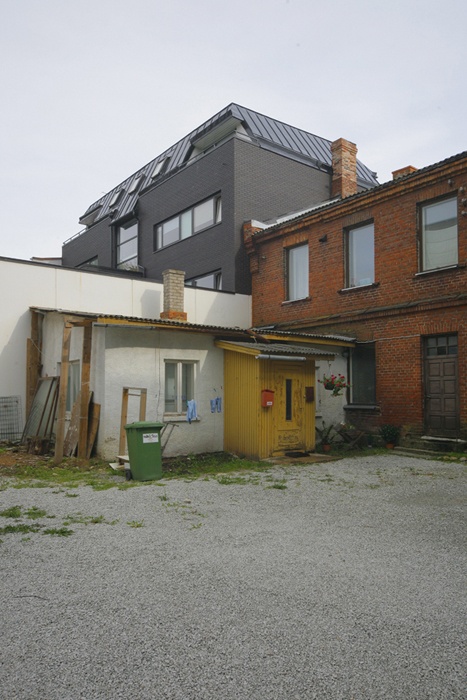 Korterelamu Rakvere keskväljakul, vaade hoonele. Arhitekt Katre Rajur