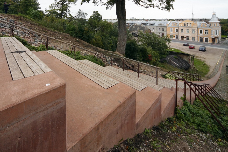 Rakvere Vallimäe trepp, vaade. Kavakava arhitektuuribüroo: Siiri Vallner, Heidi Urb, insener: Marika Stokkeby