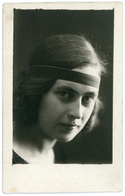 Hilda-Elfriede Visnapuu portree  duplicate photo