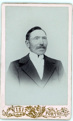 Tundmatu mehe portree  duplicate photo