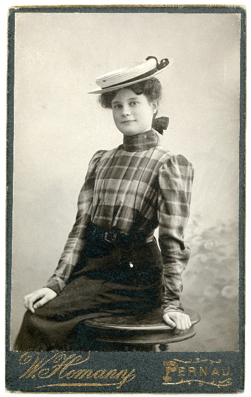 Tundmatu neiu portree