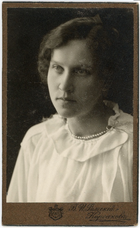 Tundmatu neiu portree