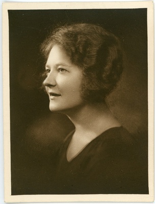 Tundmatu naise portree  duplicate photo