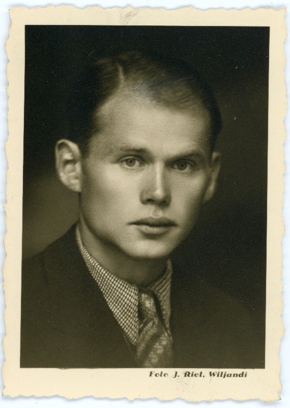 Tundmatu noormees ( J.Varese õe Leena Kõverjala poeg Hugo?)