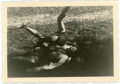 Kaks meest maadlemas  duplicate photo