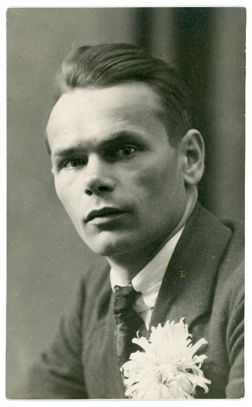 Henrik Visnapuu portree