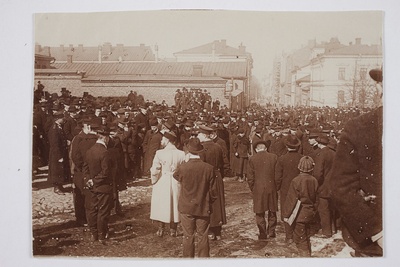 Conscription strike in Helsinki, 1902  duplicate photo