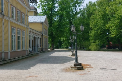 Kuressaare kuurhoone, taamal kohvik Tivoli rephoto