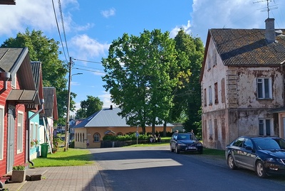 Tartu Street on Kallastel, right post office on the corner of the Church and Tartu Street. rephoto