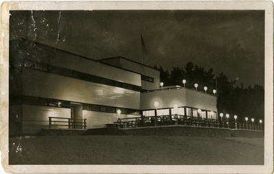 Narva-Jõesuu rannahoone, öine vaade hoonele. Arhitektid Robert Ederma ja Erich Otting  duplicate photo