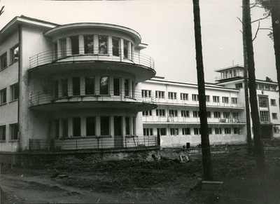 Kolhoosidevaheline sanatoorium Narva-Jõesuus, hoone vaade valmimisjärgus. Arhitekt Nikolai Kusmin  similar photo
