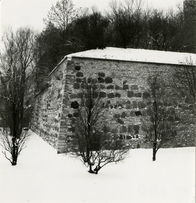 Rootsi bastioni eskarpmüür Tallinnas, vaade bastioni nurgale  duplicate photo