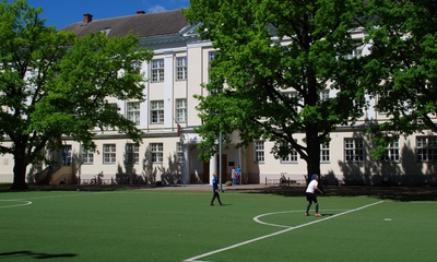 Tartu 2. keskkool, end Tütarlaste Gümnaasium, hoone eestvaade. Arhitekt Georg Hellat rephoto
