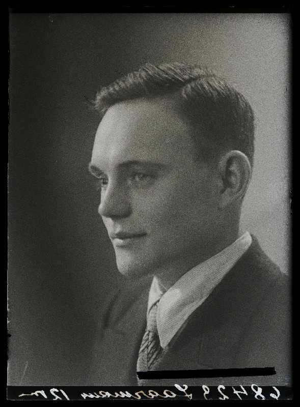 Laarmann.
