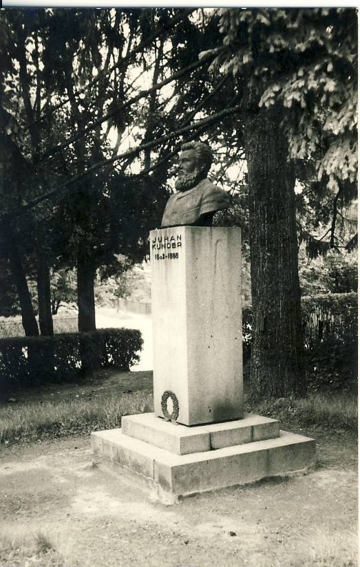 Juhan Kunderi monument Rakveres
