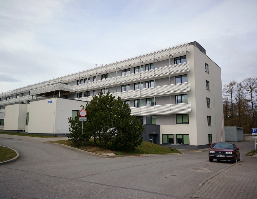 Väike-Õismäe polikliinik, vaade hoonele rephoto