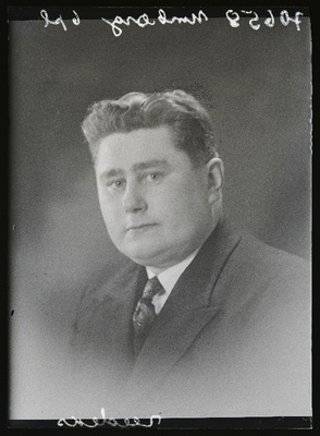 Umborg [Umberg].  duplicate photo