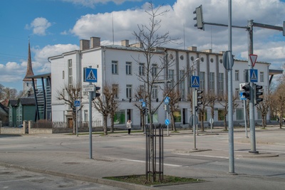 Rakvere pangahoone, vaade. Ins Ferdinand Adoff rephoto