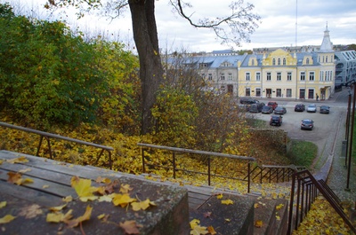 Rakvere Vallimäe trepp, vaade. Kavakava arhitektuuribüroo: Siiri Vallner, Heidi Urb, insener: Marika Stokkeby rephoto