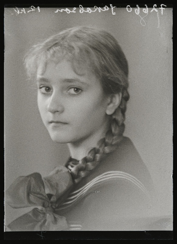 Aino Jakobson, (Mõisaküla).