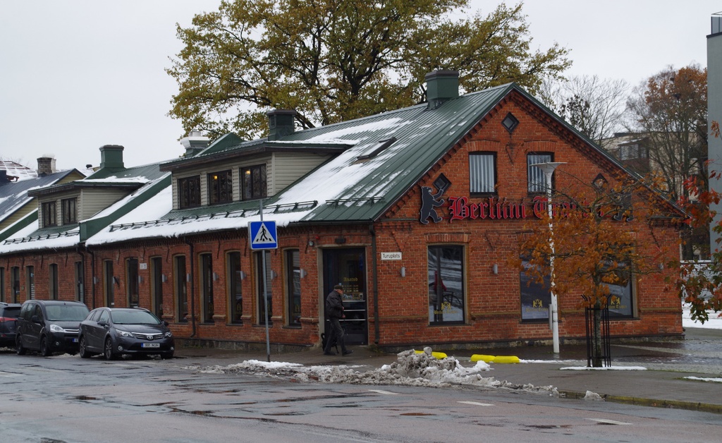 Hoone Laia tänava ja Turuplatsi nurgal Rakveres rephoto