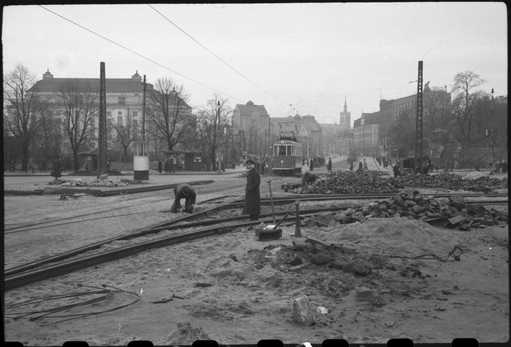 Tallinn. Trammitee ehitamine Narva mnt. - Kopli. Ehitustööd Stalini väljakul.