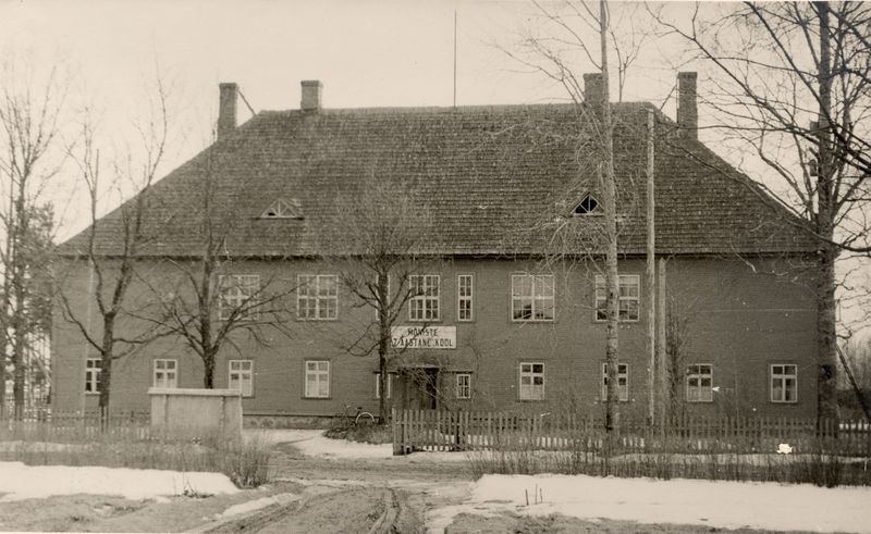 Foto. Mõniste 7- aastase kooli koolimaja.