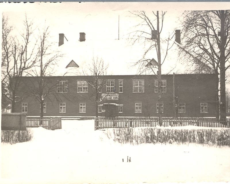 Foto. Mõniste 7-aastase kooli hoone