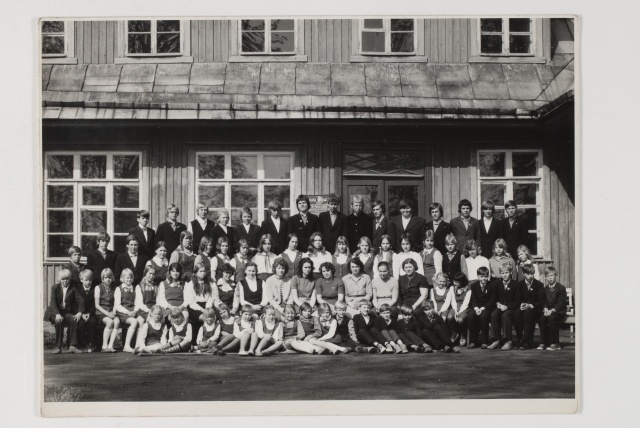 Pagari 8-klassilise kooli kõigi õpilaste pilt, 1970. aastad