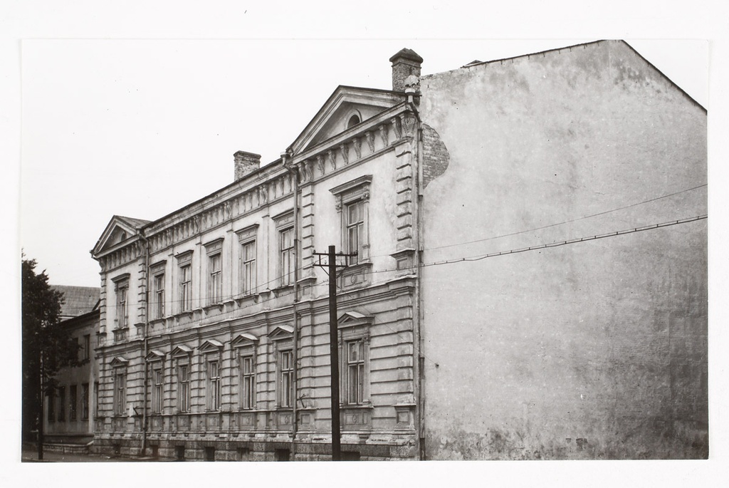 Tartu, Vanemuise 42, built in 1894. Architectural monument. Architect R. Guleke. Fr. The Literature Museum called R. Kreutzwald.
