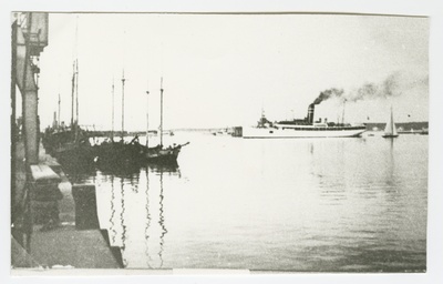 Reisiaurik "Ariadne" Tallinna sadamas  duplicate photo