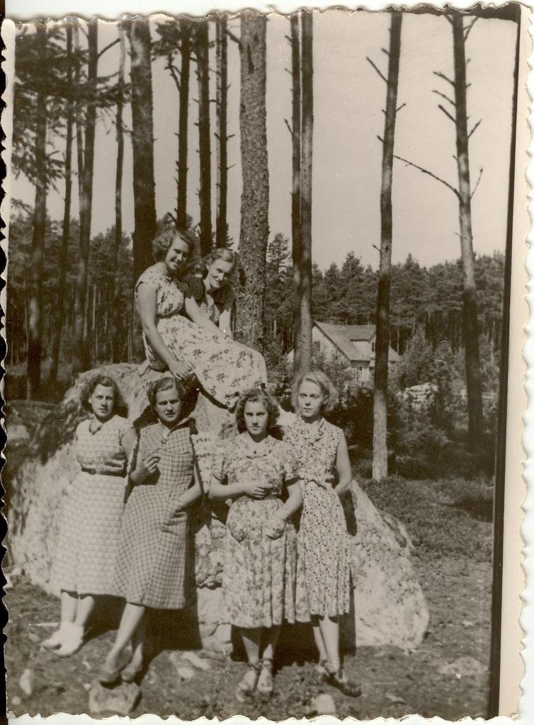 foto, Paide Keskkooli õpetajad looduses 1950-ndatel a.