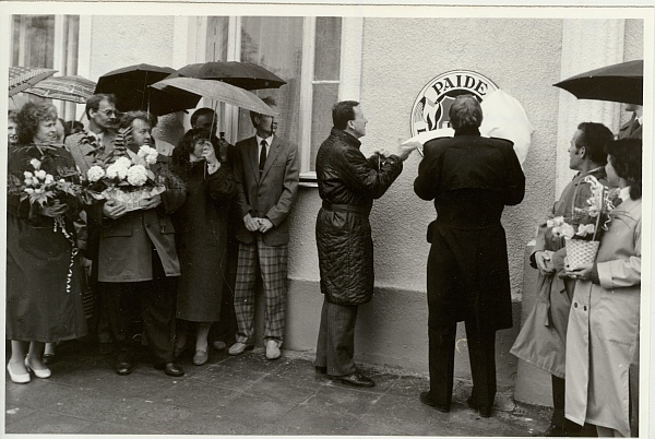 foto, Paide  linnale omavalitsusstaatuse kinnitamine Keskväljakul 1991.a.