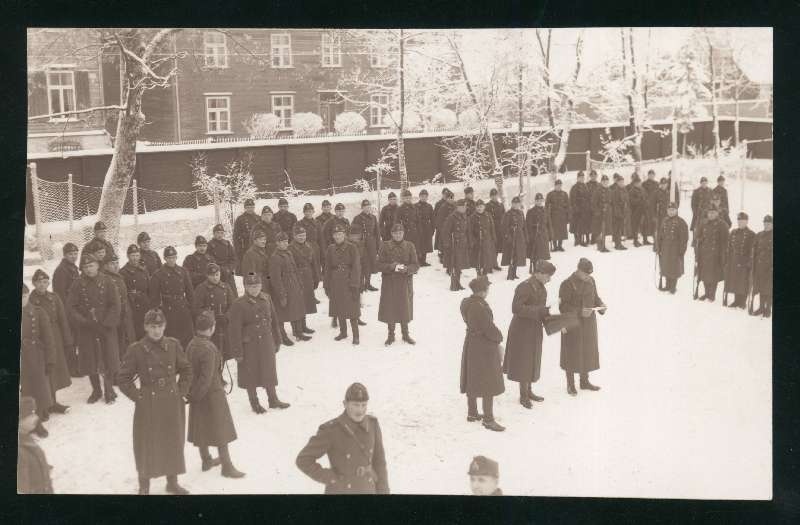 fotopostkaart, Viljandi, Sakala jalaväe pataljoni õu, Tallinna tn, sõjaväelased, talv, u 1938