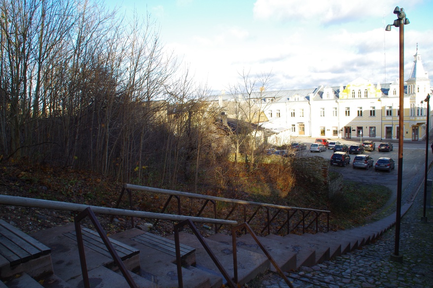 Rakvere Vallimäe trepp, vaade. Kavakava arhitektuuribüroo: Siiri Vallner, Heidi Urb, insener: Marika Stokkeby rephoto