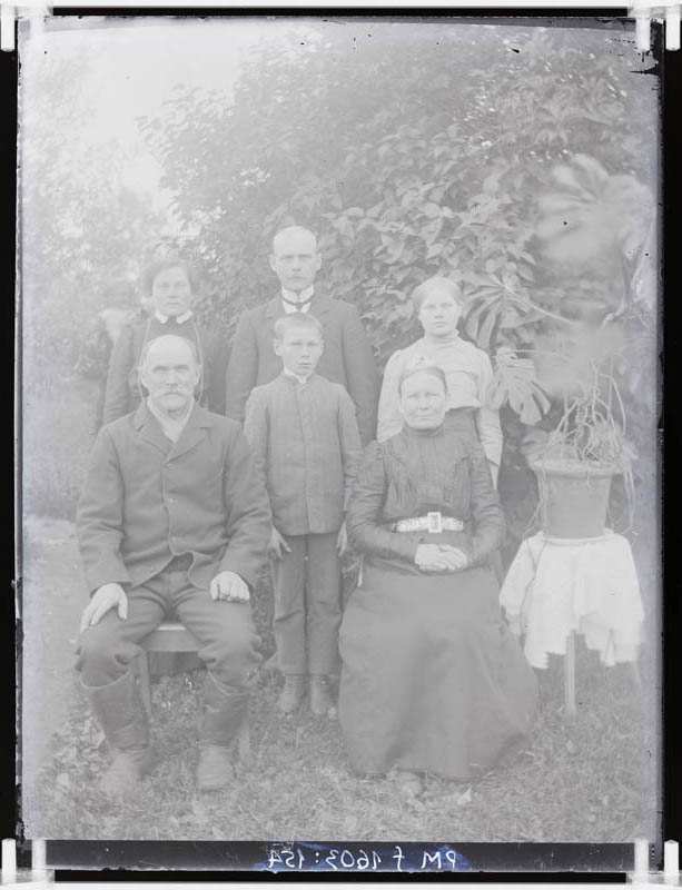 klaasnegatiiv, Hindreku talu pere, Lõõla 1920-ndad a.