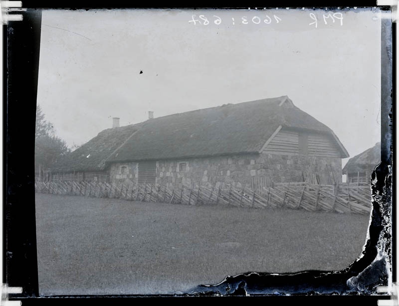 klaasnegatiiv, Hansu talu maakivist tall, Lõõla  1920-30-ndad a.
