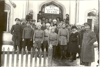 klaasnegatiiv, Johannes Tohvelmann aega teenimas 7. Jalaväepolgus. Staabi uksel 1918.a. paiku  duplicate photo