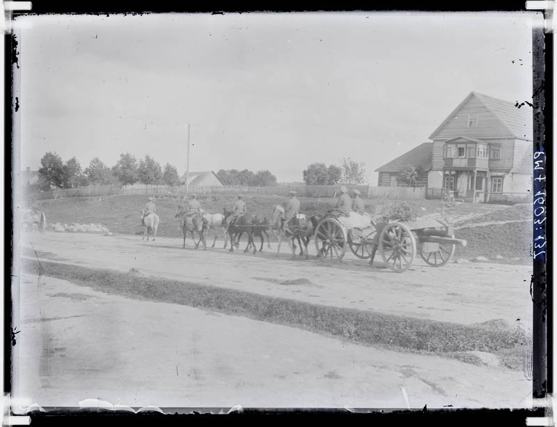 klaasnegatiiv, sõjaväelased hobustega 1918- 1920.a. paiku