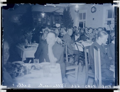 klaasnegatiiv, Lõõla Põllumeeste Seltsi kokkutulek Lõõla algkoolis 1920-30-ndatel a.  duplicate photo