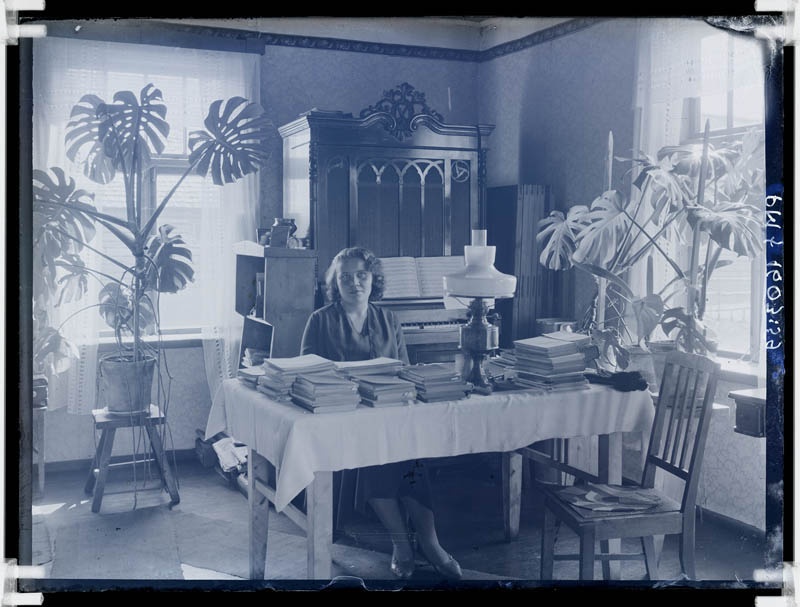 klaasnegatiiv, Lõõla algkooli õpetaja 1928.a.