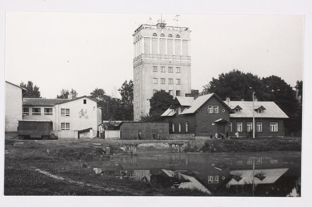 Tartu, Teacher Teacher Street buildings. View of Vanemuise Park.