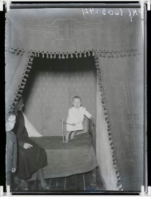 klaasnegatiiv, väike Laur Tohvelmann, Lõõla 1927.a.