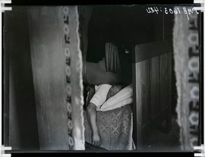 klaasnegatiiv, Anette Tohvelmann magab Kuuramatsil, Lõõla 1928.a.