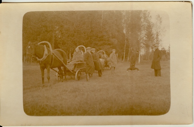 foto Lõõla isetegevuslased teel Piiometsa 1920