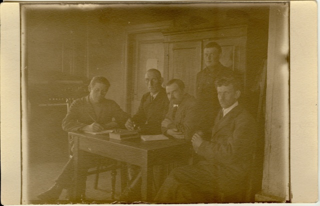 foto Lõõla Raamatukogu Seltsi juhatuse koosolek koolimajas 1930