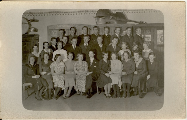 grupifoto Lõõla ja Vissuvere-Nehatu noored tantsukursustel 1937